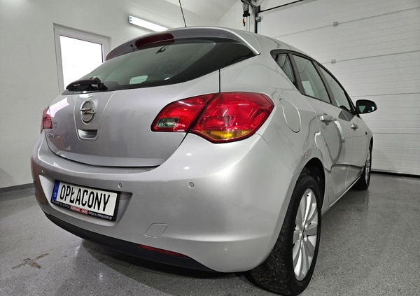 Opel Astra cena 33999 przebieg: 59000, rok produkcji 2010 z Kołobrzeg małe 379